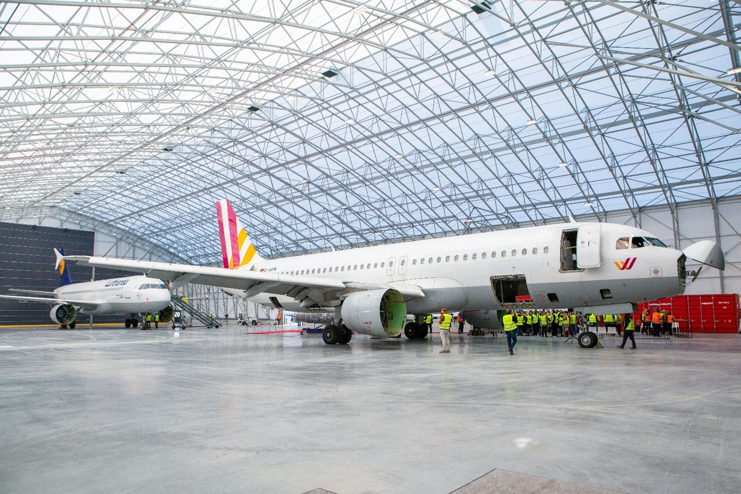 aeroplane-in-hall